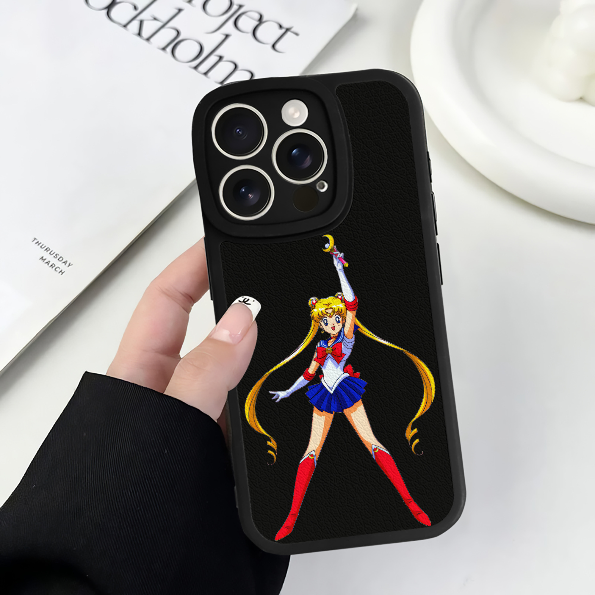 （画像用） 美少女戦士セーラームーン 月野 うさぎ つきの うさぎ Sailor Moon Tsukino Usagi 【iPhone 16シリーズ対応】シリコンスマホケース（レザー調） 材質：シリコン